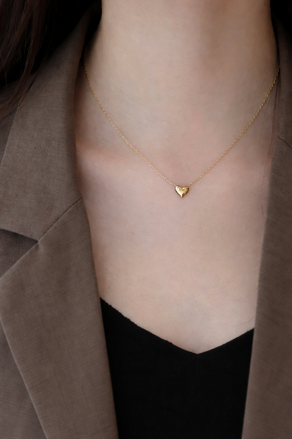 Gold heart pendant necklace