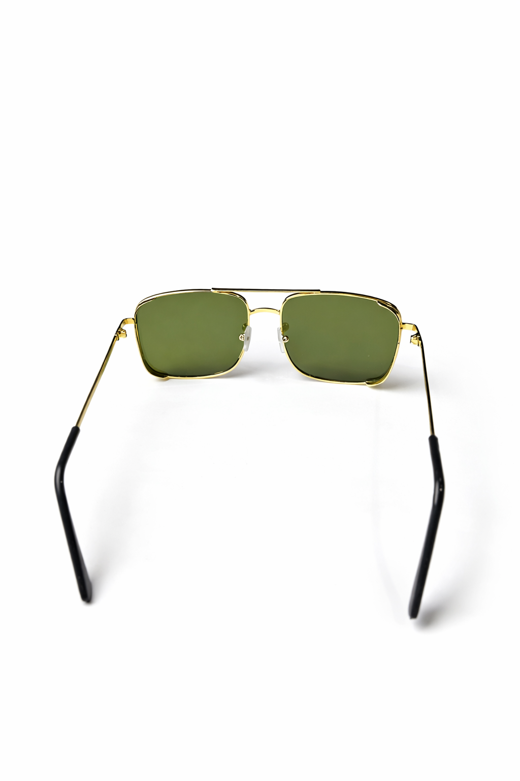 Aviator sunglasses with gold frame