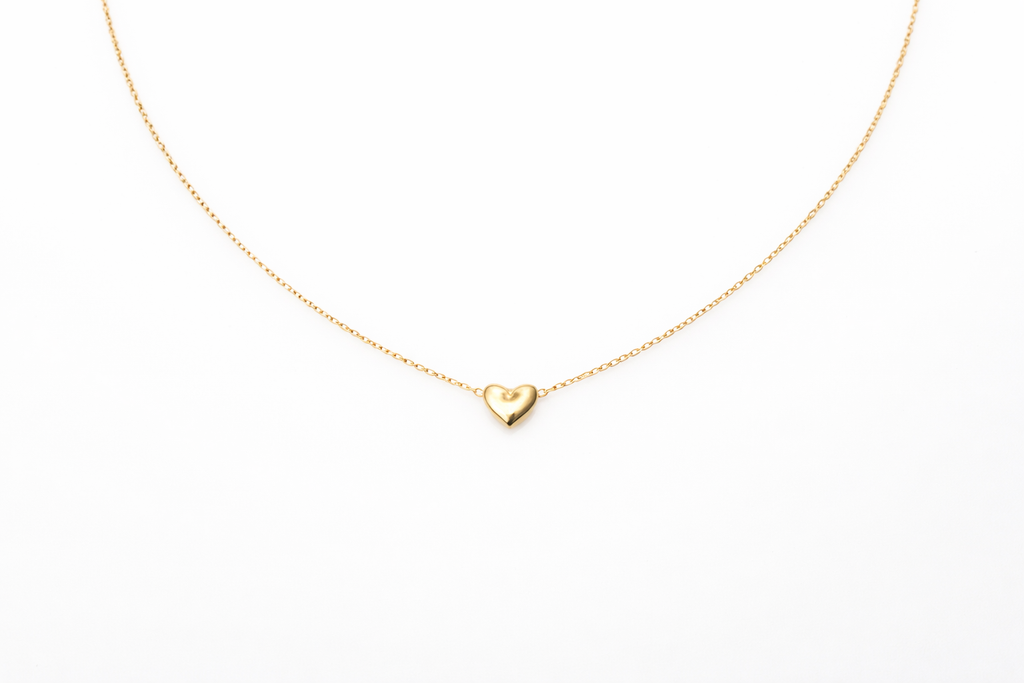 Gold heart pendant necklace